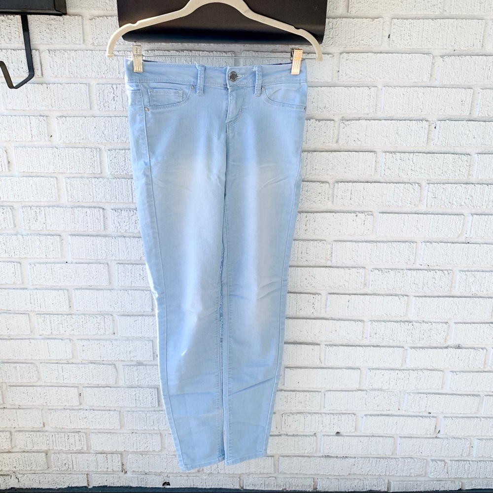 💕 YMI Light Wash Skinny Jeans Size 1👖 - Picture 2 of 9